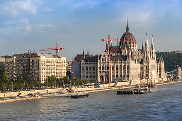 Image showing Chain Bridge and Hungarian Parliament, Budapest, Hungary