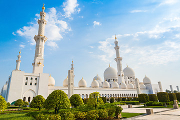 Image showing Sheikh Zayed Grand Mosque in Abu Dhabi, the capital city of Unit