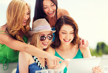 Image showing girls looking at tablet pc in cafe