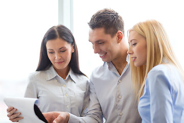 Image showing business team looking at clipboard