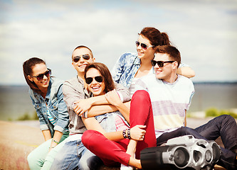 Image showing group of teenagers hanging out