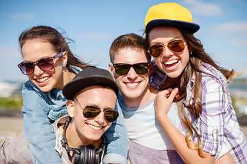 Image showing group of smiling teenagers hanging out