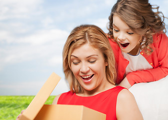 Image showing smiling mother and daughter with gift box