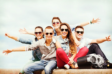 Image showing group of teenagers hanging out