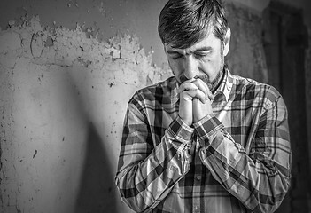 Image showing man praying