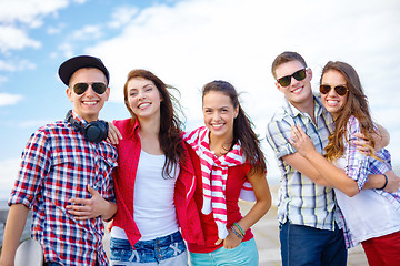 Image showing group of smiling teenagers hanging out