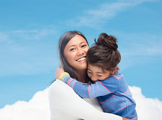 Image showing hugging mother and daughter