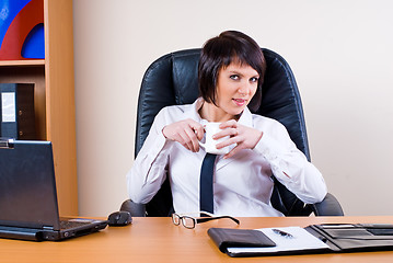 Image showing Business woman with laptop
