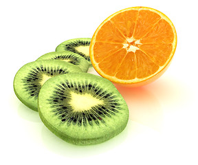 Image showing slices of kiwi and half orange