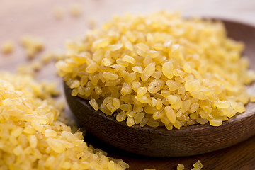 Image showing bulgur wheat in wooden spoon