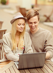 Image showing couple with laptop in cafe