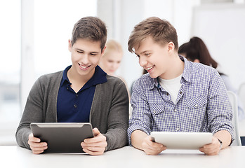 Image showing students looking at tablet pc in lecture at school