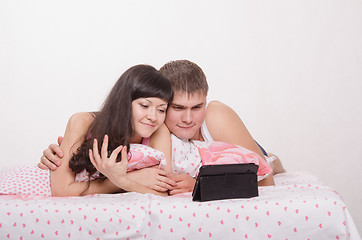 Image showing Young couple having fun watching a movie in plate