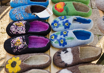 Image showing color eco felt feminine indoor slipper on market  