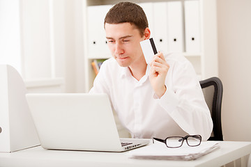 Image showing man using credit card
