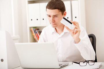 Image showing man using credit card