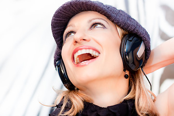 Image showing Blonde lady listening to the music.