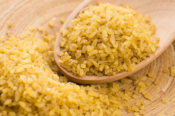 Image showing bulgur wheat in wooden spoon