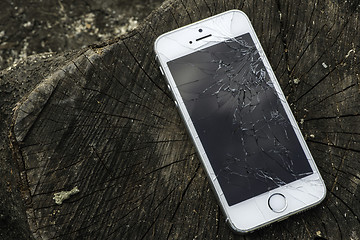 Image showing Broken iphone