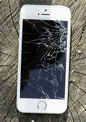 Image showing Broken iphone