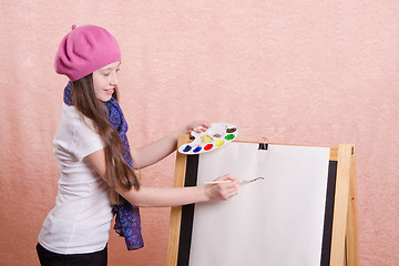 Image showing girl begins to draw picture on the easel