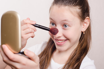 Image showing Girl twelve years powders spout