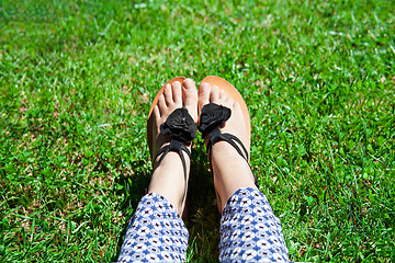 Image showing feet in green grass 