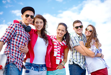 Image showing group of smiling teenagers hanging out