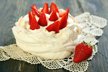 Image showing Desssert Pavlova with strawberries.