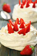 Image showing Pavlova dessert with lemon cream.