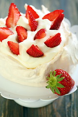 Image showing Pavlova dessert with strawberries.