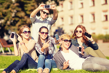 Image showing students showing smartphones