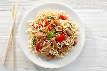 Image showing noodles with chicken and vegetables