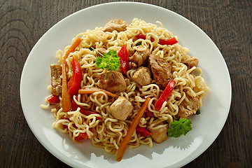 Image showing Noodles with chicken and vegetables