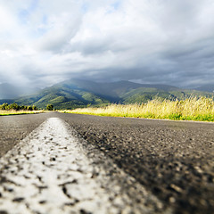 Image showing Middle of the road 