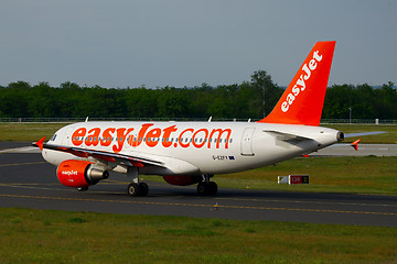 Image showing Plane taxiing