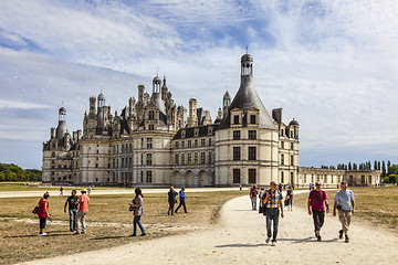 Image showing Tourists at the Chambord Castle 