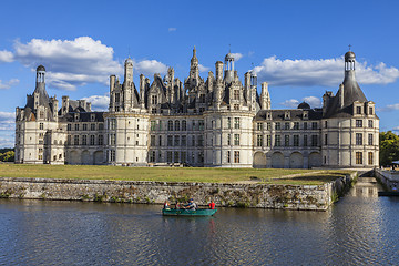 Image showing Family on a Boat in Front of Chambord Castle