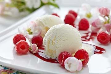 Image showing Vanilla Ice Cream with fresh berries