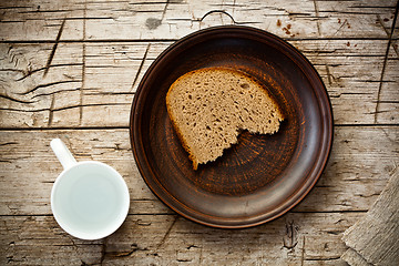 Image showing bread and water