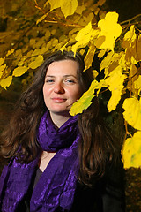 Image showing Portrait of brunette in autumn park 