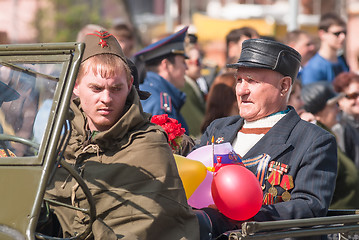 Image showing Veteran of World War 2 on the SUV of those times