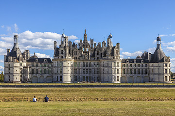 Image showing Couple Admiring the Chambord Castle