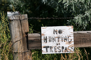 Image showing no hunting or trespassing