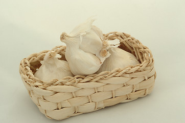 Image showing garlic in a basket