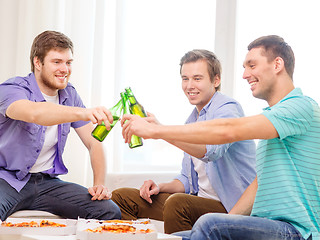 Image showing smiling friends with beer and pizza hanging out