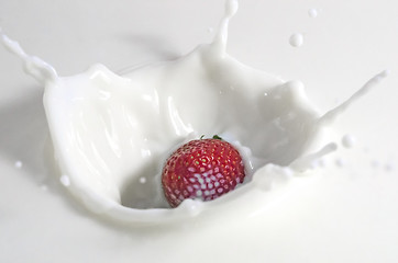 Image showing Splashing strawberry