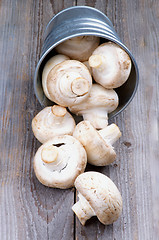 Image showing Big Raw Champignons