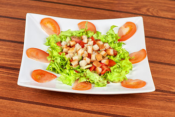 Image showing Vegetable salad with crackers