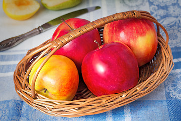 Image showing Large apples in a wattled basket.